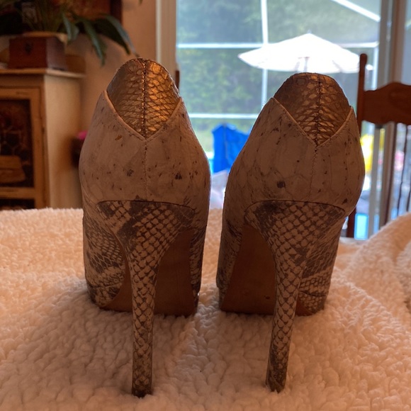 Sam Edelman 4 inch heels  good condition - Picture 2 of 3